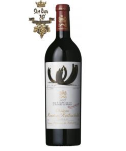 Rượu Vang Đỏ Chateau Mouton Rothschild Pauillac 2007 có mầu sắc rực rỡ lấp lánh. Hương thơm của vani, hạnh nhân và hạt nhục đậu