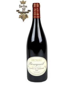 Rượu Vang Đỏ Domaine Joel Taluau Bourgueil có màu đỏ đẹp mắt. Hương thơm lan tỏa của các loại trái cây mầu đỏ, gỗ tuyết tùng, than chì