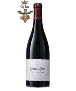 Rượu Vang Đỏ Laurent Miquel Larmes Des Fees Saint Chinian có mầu đỏ đậm ánh tím. Hương thơm phức tạp và mãnh liệt của vani, hạnh nhân tươi