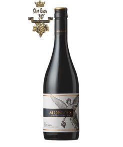 Rượu Vang Đỏ Montes Limited Selection Pinot Noir có mầu đỏ ruby sâu đậm. Hương vị của anh đào, dâu tây tươi với