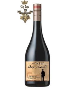 Rượu Vang Đỏ Montes Outer Limits Pinot Noir có mầu đỏ đậm sâu.  Hương thơm của các loại quả đen như anh đào chín, nho đen
