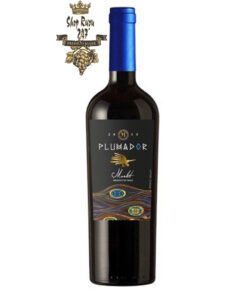 Rượu Vang Chile Đỏ Plumador Merlot Invina có mầu đỏ đen sậm hương thơm thảo mộc tự nhiên đầy đậm đà với quả mâm xôi và tiêu đen