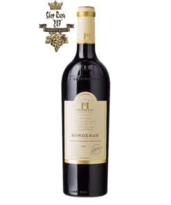 Rượu Vang Đỏ Raymond Huet Bordeaux Merlot Cabernet Sauvignon có mầu đỏ ruby rực rỡ nổi bật. Hương thơm tinh tế của vani và trái cây tươi