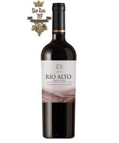 Rượu Vang Chile Đỏ Rio Alto Cabernet Sauvignon có mầu hồng ruby với hương vị của quả anh đào và khói. Hương thơm phức hợp