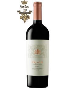 Rượu Vang Argentina Salentein Primus Malbec có mầu đỏ ánh tím được tăng cường bởi một ánh sáng sinh động