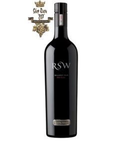 Rượu Vang Đỏ Úc Wirra Wirra RSW Shiraz có mầu đỏ ánh granet sâu. Hương thơm lan tỏa của đinh hương, việt quất, mận, mâm xôi