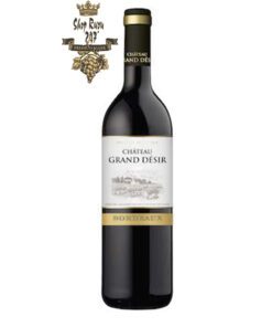 Rượu Vang Đỏ Pháp Chateau Grand Desir có màu đỏ tuyệt đẹp. Hương thơm tinh tế của các loại trái cây mầu đỏ như anh đào,
