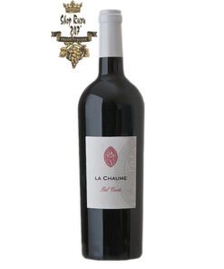 Rượu Vang Đỏ Pháp La Chaume Bel Canto Val de Loire Vendee IGP có màu đỏ đẹp mắt. Hương thơm lan tỏa của trái cây mạnh mẽ như anh đào