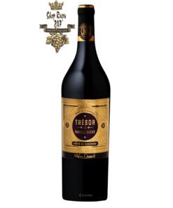 Rượu Vang Đỏ Pháp Tresor De Famille Bouey có mầu đỏ ruby. Hương thơm phức tạp của các loại trái cây chín đỏ như anh đào, nho đen,