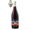 Rượu Vang Đỏ Úc Woolshed Pinot Noir có mầu đỏ anh đào đẹp mắt. Hương thơm phức hợp của các loại trái cây như anh đào chín