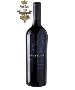 Rượu Vang Đỏ Mỹ Gemstone Red Blend được ngâm ủ 20 tháng, và 80%  gỗ sồi Pháp mới trong các thùng chứa bao gồm Taransaud, Ermitage