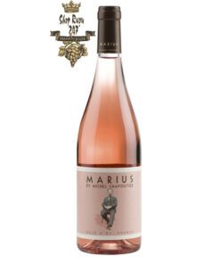 Rượu vang Pháp M.Chapoutier Marius Languedoc IGP Rosé có màu hồng anh đào, kết hợp với sắc thái rực rỡ của hoa hồng.