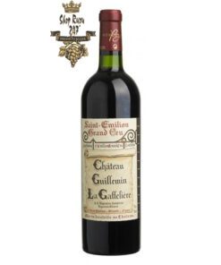 Rượu Vang Đỏ Chateau Guillemin 2011 La Gaffeliere Grand Cru có mầu đỏ ruby. Hương vị của trái cây, mận quả lý chua đen cùng gợi ý của socola