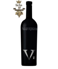Rượu Vang Tây Ban Nha V2 Valpuejigoso có mầu anh đào đậm sâu. Trong số 69 lô khác nhau của giống đỏ tạo nên vườn nho Valquejigoso