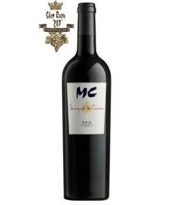 Vang Đỏ Tây Ban Nha Marques De Caceres MC có màu anh đào tối, rượu vang tỏa ra hương thơm của trái cây màu đỏ và đen