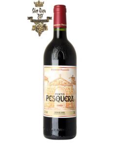 Rượu Vang Tây Ban Nha Tinto Pesquera Crianza có mầu đỏ tía mềm mại. Hương thơm của các loại trái cây mầu đỏ, táo kẹo, vani