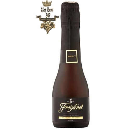 Rượu vang Tây Ban Nha Freixenet Cordon Negro 20cL cảm nhận được sự tươi mới của hương táo, lê và hương cam quýt.