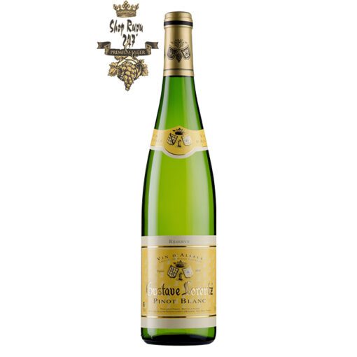 Rượu vang Pháp Gustave Lorentz Alsace Pinot blanc với làn rượu màu trắng ngà tươi sáng hòa lẫn với sự rực rỡ của ánh xanh.