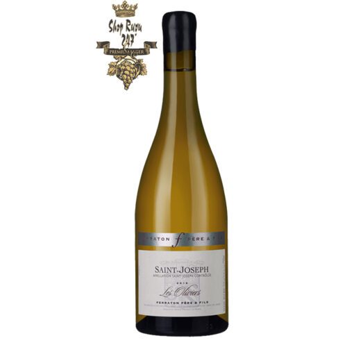 Rượu Vang Trắng Les Oliviers Saint-Joseph Ferraton Pere & Fils có mầu vàng nhạt tươi sáng. Hương thơm của trái cây trắng chín, đào trắng