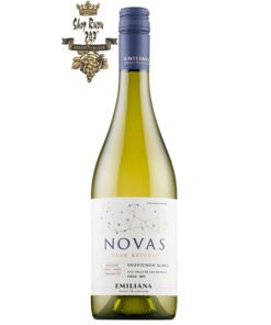 e Novas Gran Reserva Sauvignon Blanc Emiliana có mầu vàng xanh. Hương vị rất thơm của bưởi, dứa cùng với hương vị ớt xanh và tiêu trắng.