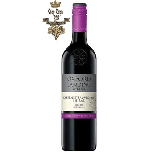 Rượu Vang Úc Oxford Landing Cabernet Sauvignon Shiraz có mầu đỏ thẫm ánh tím. Hương thơm thể hiện của hương mận, dâu đen