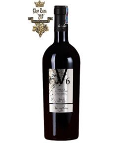 Rượu Vang Ý V6 Salice Salentino gắn liền với tên tuổi của nhà sản xuất Varvaglione. Vang được làm từ giống nho cũng khá nổi tiếng của vùng Salento miền Nam nước Ý