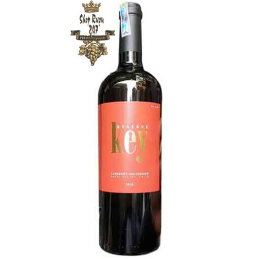 Key Reserve Cabernet Sauvignon là loại rượu vang chile được làm hoàn toàn với giống nho Cabernet Sauvignon có màu đỏ pha tím sáng nổi bật