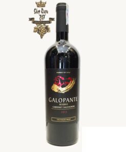 Rượu Vang Đỏ GALOPANTE Reserva Cabernet sauvignon có màu đỏ ruby đậm đẹp mắt. Hương thơm trái cây chín mọng