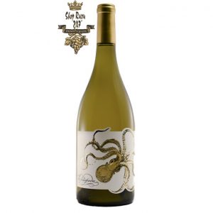 Rượu Vang Mỹ OPTOPUS CHARDONEY có màu vàng nhạt. Hương thơm của nhiều trái cây và gia vị - lê