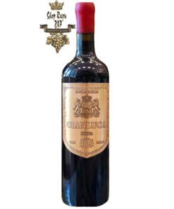 Rượu Vang Đỏ Gianluca Negroamaro 16% vol có màu đỏ đậm ánh tím đẹp mắt. Hương thơm là sự phức hợp của các loại hoa quả