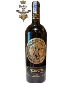 Vang Ý Zeus Primitivo có màu đỏ đậm đặc trưng của giống nho Primitivo. Hương thơm của rượu là sự phức hợp tinh túy