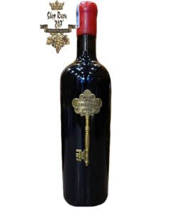 Rượu Vang Ý Segreto được thiết kế với vẻ ngoài rất đẹp và sang trọng, logo của hang sản xuất là hình chiếc chìa khóa