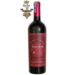 Vang Ý Đỏ Terre da Rosso có màu đỏ đậm sâu quyến rũ, thu hút mọi ánh nhìn. Rượu trưởng thành trong thùng gố sồi