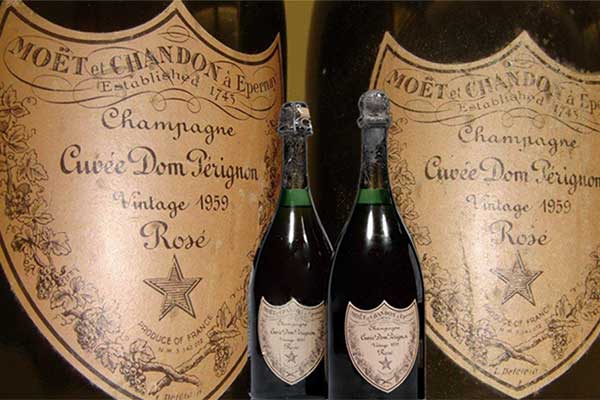 Rượu Champagne Dom Perignon Vintage có màu sáng, vàng nhạt đến trung bình. Vị ngọt nhẹ của trái cây nhiệt đới - xoài xanh, dưa, dứa
