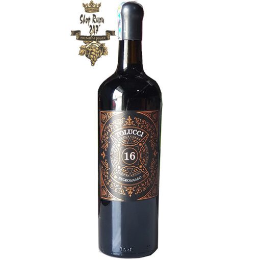 Rượu Vang Ý Đỏ Tolucci 16% có màu đỏ đậm sâu, tươi đặc trưng của hai giống nho negroamaro và sangiovese