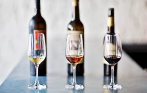 Ngoài rượu vang có nồng độ cao thì rượu vang cường hóa tự hào có hương vị và hương thơm độc đáo, khác biệt so với