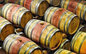 Gỗ sồi là một thứ không thể thiếu trong lịch sử của rượu vang và quá trình hình thành sự phát triển của chúng