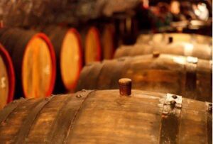 kiến thức về sự ảnh hưởng của thùng thép không gỉ tới rượu vang, cách mà các nhà sản xuất vẫn thường dùng