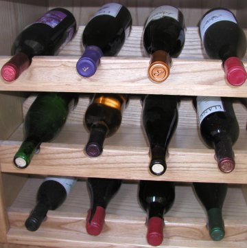 Một cách để giữ rượu lâu hơn một chút là để trong tủ lạnh. Khí hậu lạnh sẽ làm chậm quá trình thay đổi hóa học