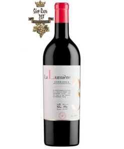Hai vùng của Languedoc-Roussillon tạo ra phong cách rượu vang đỏ riêng biệt, mặc dù chúng được gộp lại với nhau