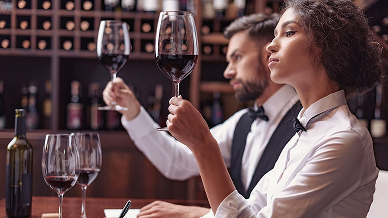 9 mẹo dễ dàng giúp bạn trông giống như một chuyên gia rượu vang
