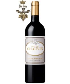 Rượu Vang Pháp Château Chauvin Saint-Émilion Grand Cru cung cấp hương thơm trái cây và cây xô thơm đậm với độ chính xác