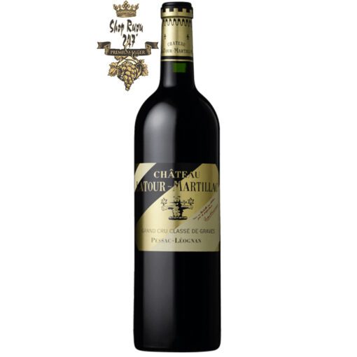 Rượu Vang Pháp Château Latour-Martillac Pessac-Léognan 2017 có màu tím hồng đậm. Trên mũi, rượu tiết lộ hương thơm của Cabernet Sauvignon