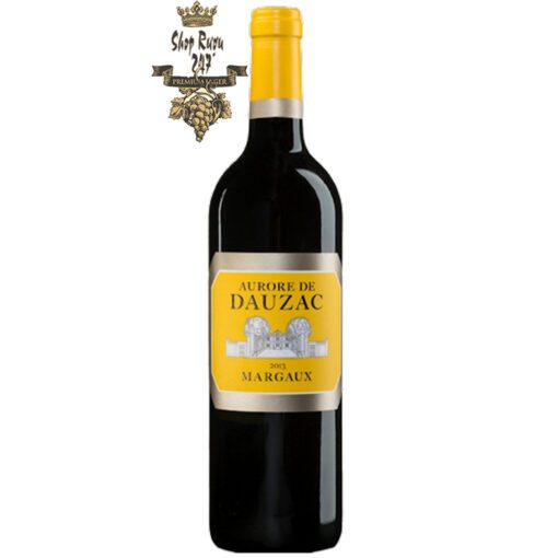 Rượu Vang Pháp Cheval Quancard Château Dauzac Margaux có màu tím đậm tuyệt đẹp với sắc hồng ngọc. Trong ly có hương thơm nức mũi