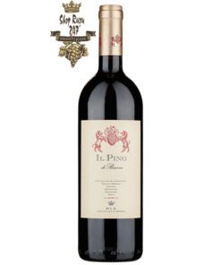 Rượu Vang Il Pino di Biserno Toscana tỏa sáng với màu đỏ sẫm trong kính. Trên mũi nó có hương thơm nồng nàn của trái cây chín đỏ