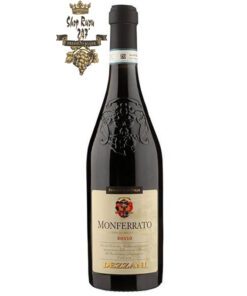 Rượu Vang Ý Monferrato Rosso Dezzani mang trên mình một màu đỏ mạnh mẽ và rực rỡ. Trên mũi hương thơm của rượu dễ chịu của trái cây chín