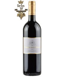 Rượu Vang Poggio alle Nane – Maremma Toscana DOC có màu ruby ​​sâu với phản xạ mờ đục. Phức tạp, vui tươi và ấn tượng trên mũi