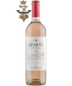 Rượu Vang Hồng Remole Toscana Rose có màu hồng pha lê tuyệt đẹp và vô cùng tinh tế. Mũi tràn ngập hương thơm trái cây và hương hoa tuyệt vời