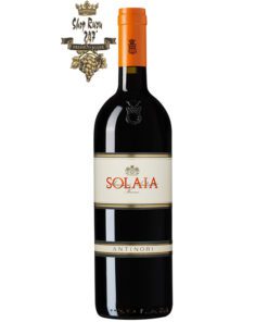 Rượu Vang Ý Solaia Tuscany IGT 2015 có màu đỏ ruby ​​đậm với điểm nhấn màu tím. Sự phức tạp và biểu cảm của các hương thơm thực sự