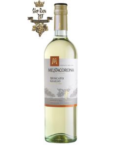 Rượu Vang Trắng Ngọt Mezzacorona Moscato Giallo có màu vàng rơm đậm. Trên mũi mở ra với một bó hoa say đắm và bao bọc,